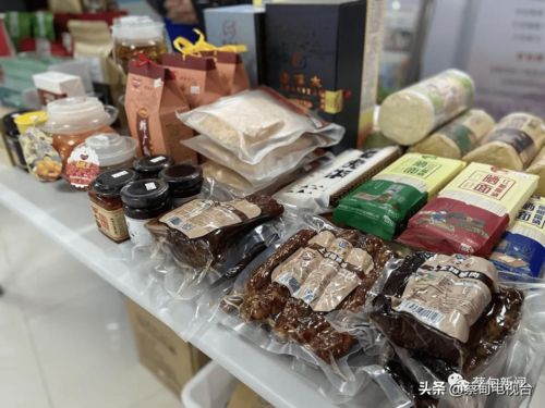 愛心助農(nóng)消費扶貧 來鳳縣農(nóng)副產(chǎn)品展銷進蔡甸機關單位